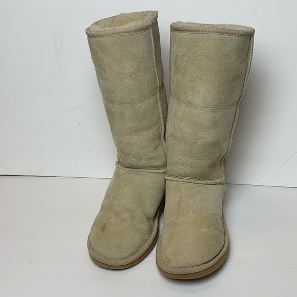 UGG Classic Tall Boots. - Picture 4 of 12